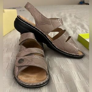 Finn Comfort Black Textured Soles